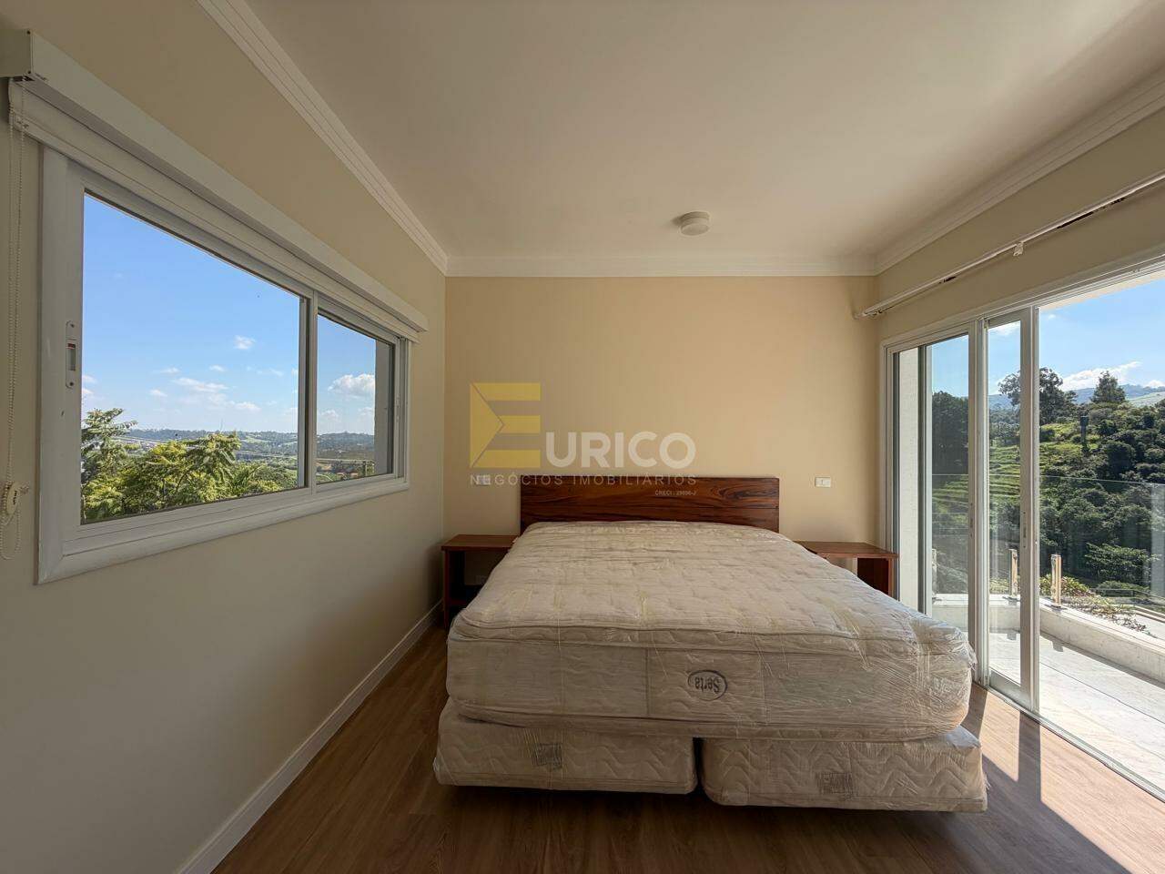 Casa em condomínio à venda no Condomínio Residencial Jardim Primavera em Louveira/SP: