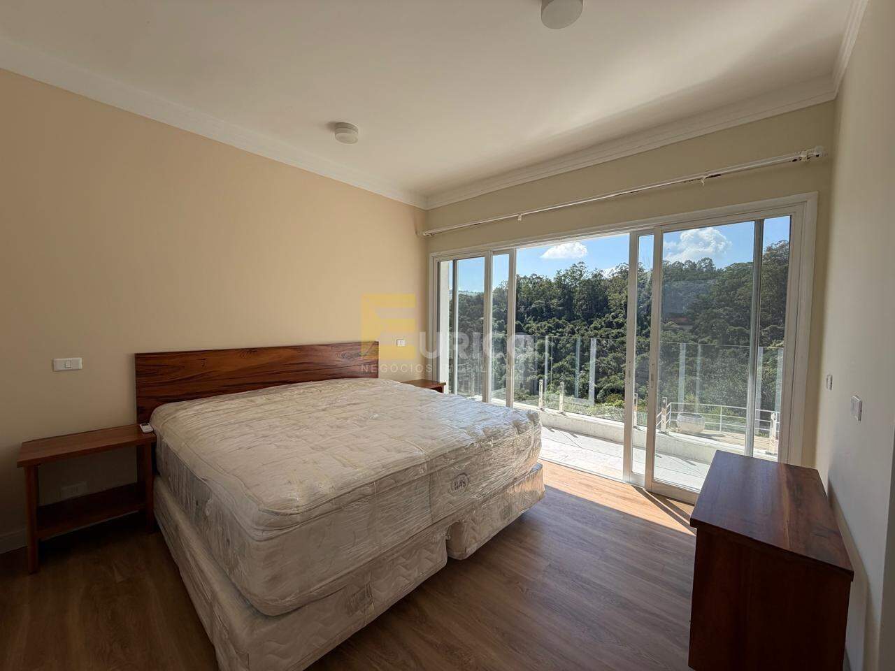 Casa em condomínio à venda no Condomínio Residencial Jardim Primavera em Louveira/SP: