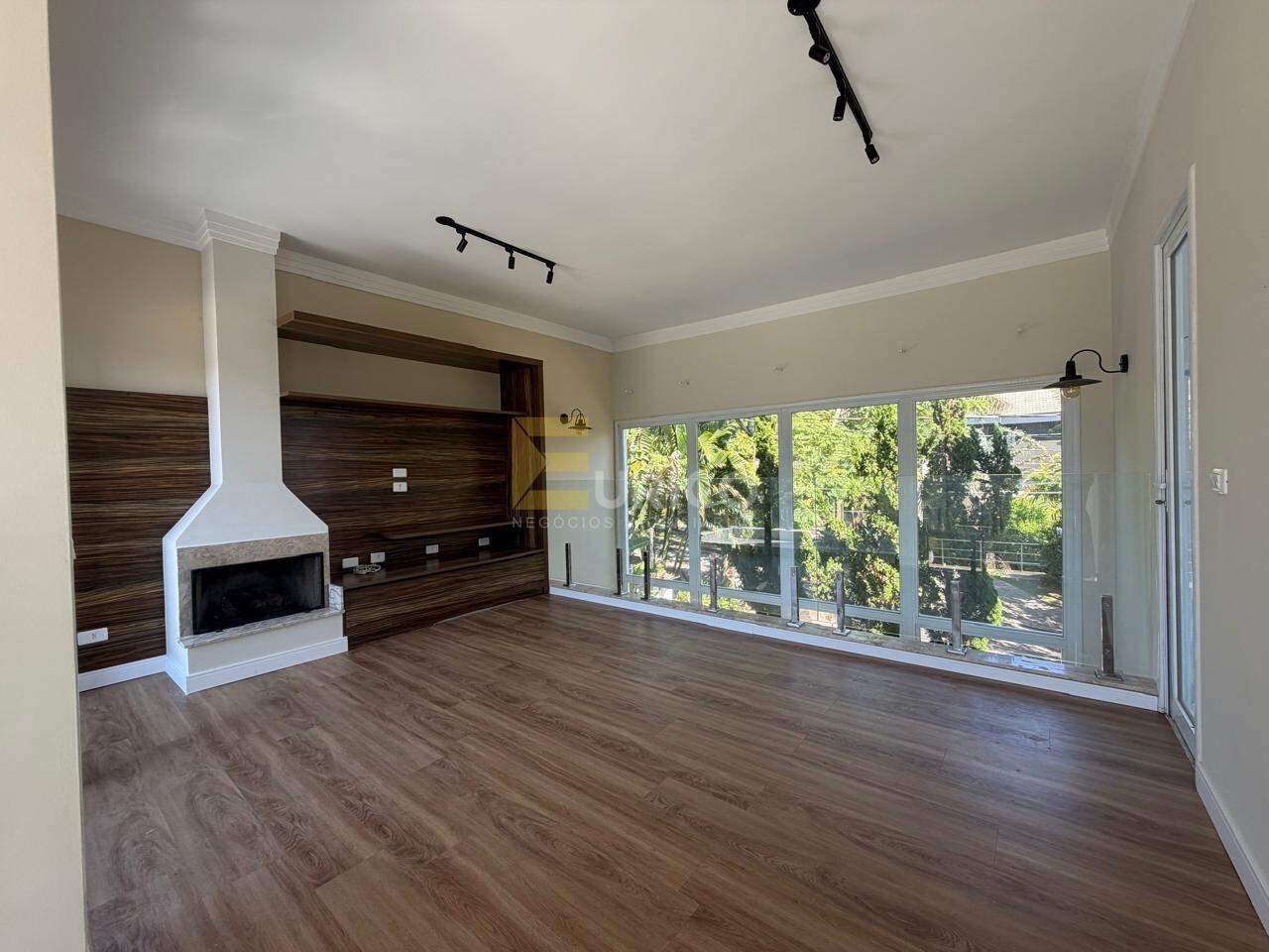 Casa em condomínio à venda no Condomínio Residencial Jardim Primavera em Louveira/SP: