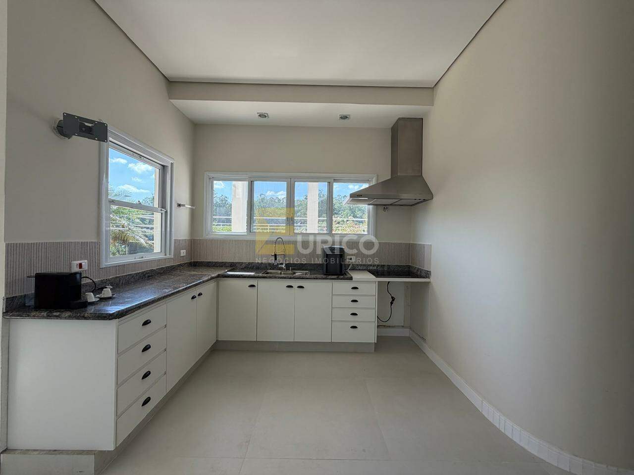 Casa em condomínio à venda no Condomínio Residencial Jardim Primavera em Louveira/SP: