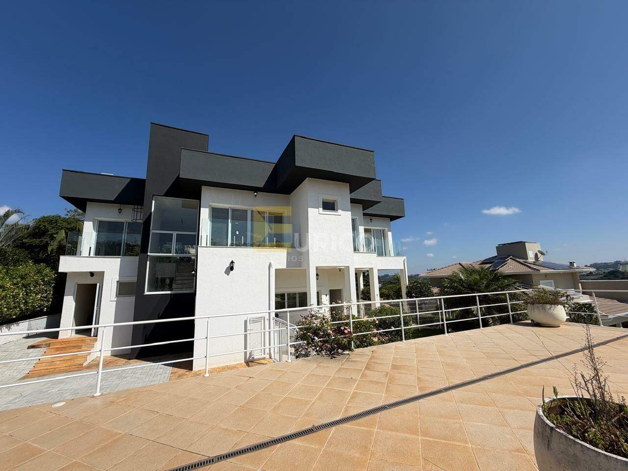 Casa em condomínio à venda no Condomínio Residencial Jardim Primavera em Louveira/SP: