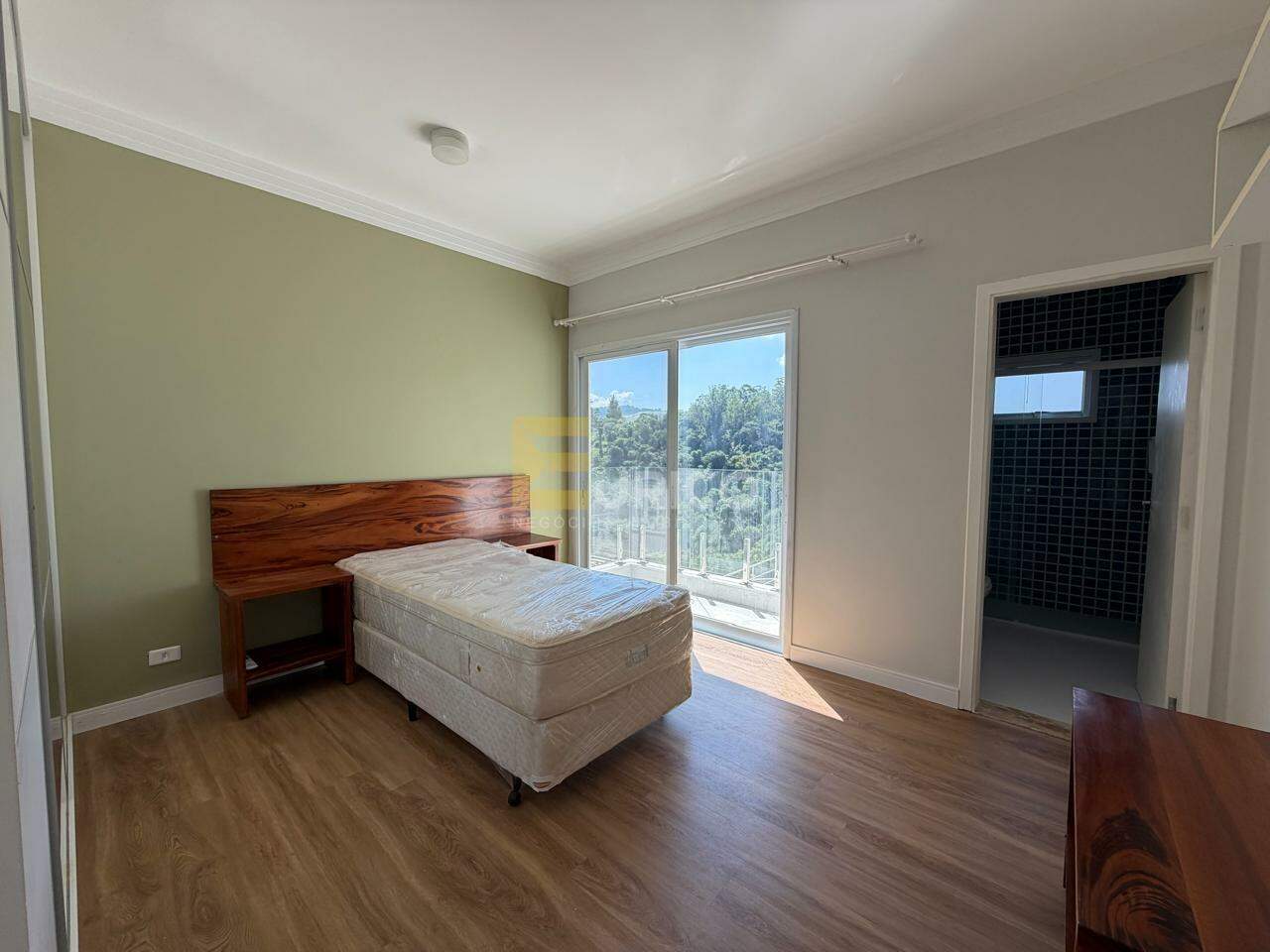 Casa em condomínio à venda no Condomínio Residencial Jardim Primavera em Louveira/SP:
