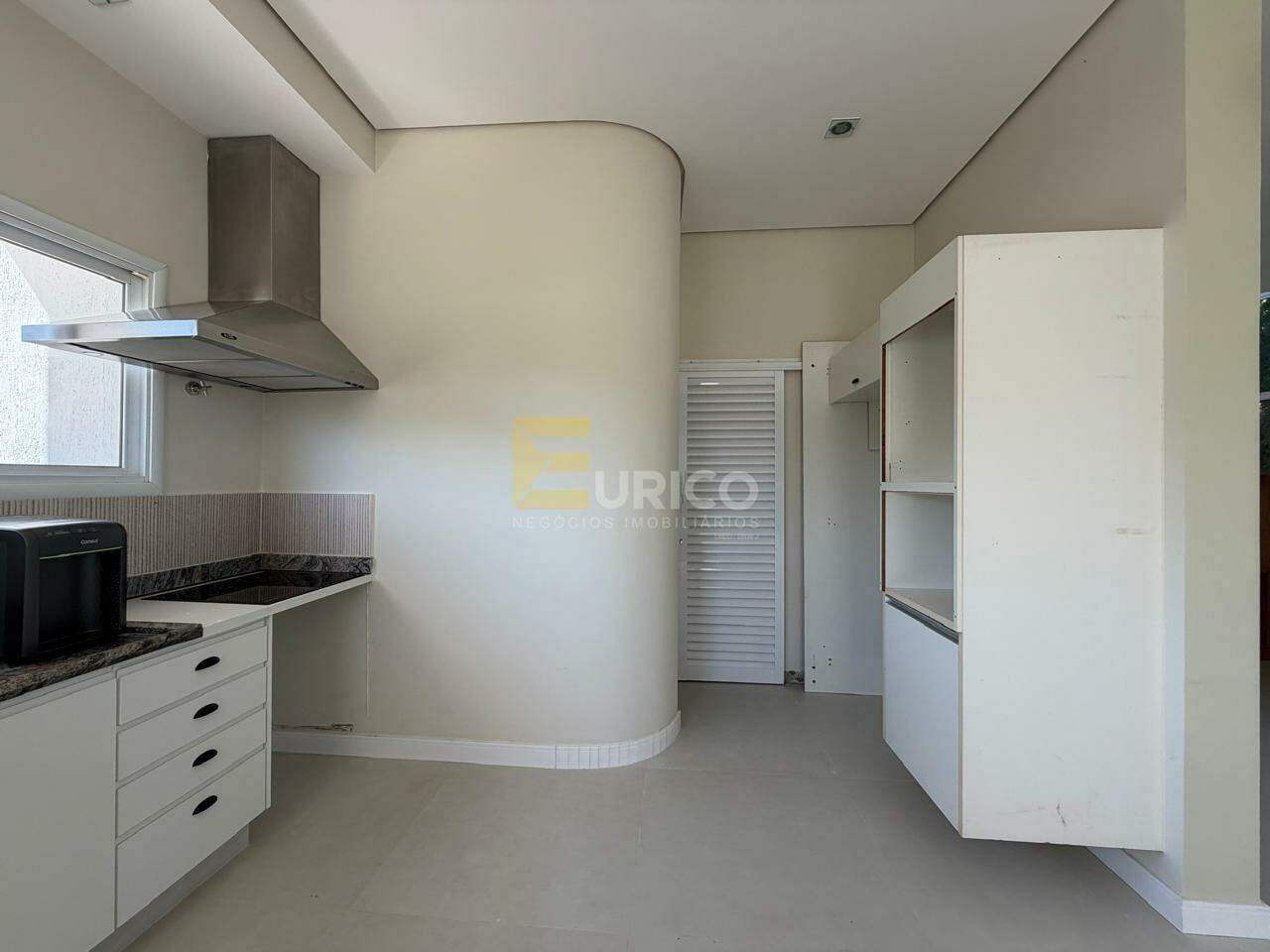 Casa em condomínio à venda no Condomínio Residencial Jardim Primavera em Louveira/SP: