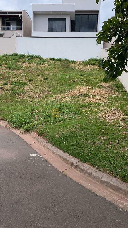 Terreno à venda no Condomínio Madre Maria Vilac em Valinhos/SP: 