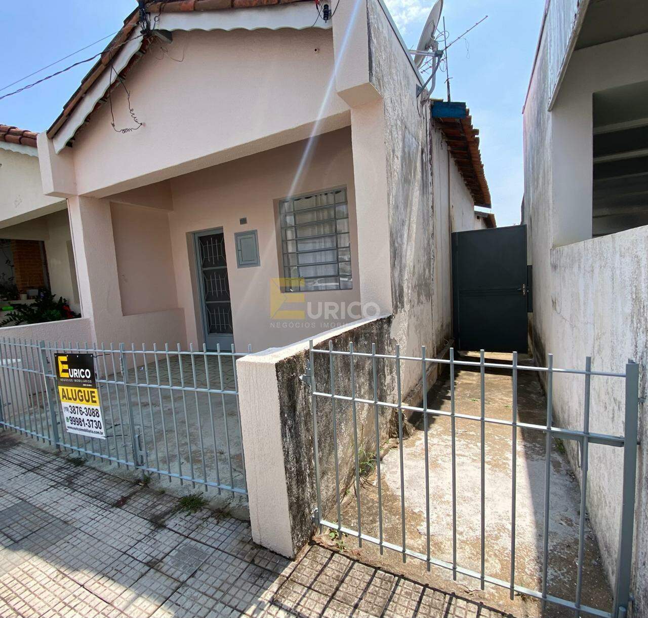 Casa para aluguel no Centro em Vinhedo/SP: Entrada Lateral