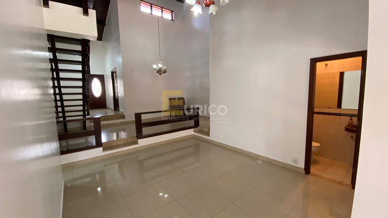 Casa em condomínio à venda no Marambaia em Vinhedo/SP: sala de estar