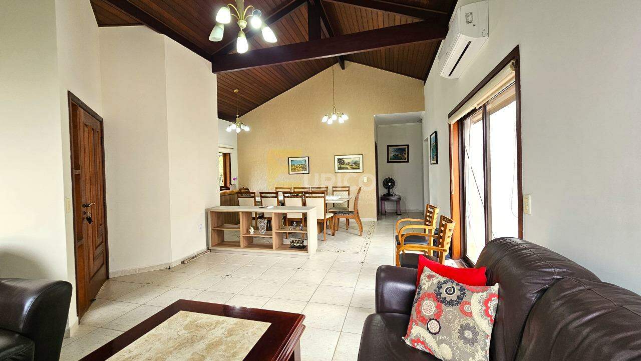 Casa em condomínio à venda no Condomínio Recanto dos Paturis em Vinhedo/SP: 