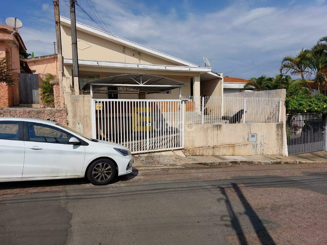 Casa à venda no JARDIM SANTO ANTÔNIO em Valinhos/SP: 