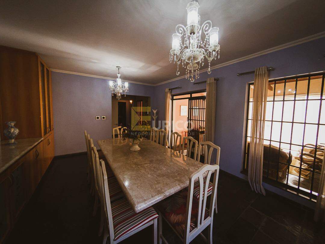 Casa em condomínio à venda no Condomínio Colinas dos Álamos em Valinhos/SP: 