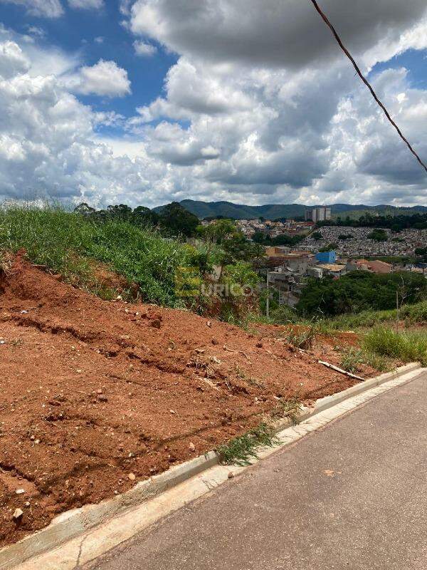 Terreno à venda no Parque Petrópollis em VÁRZEA PAULISTA/SP: 