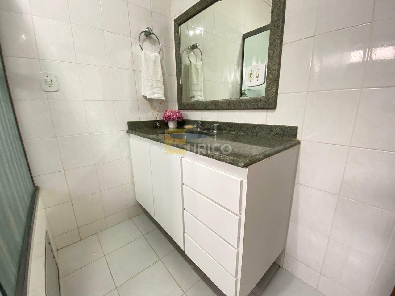 Casa em condomínio para aluguel no Condomínio Vista Alegre - Sede em Vinhedo/SP: BANHEIRO SUÍTE