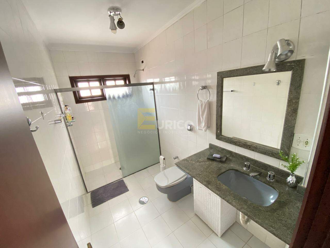 Casa em condomínio para aluguel no Condomínio Vista Alegre - Sede em Vinhedo/SP: BANHEIRO SOCIAL