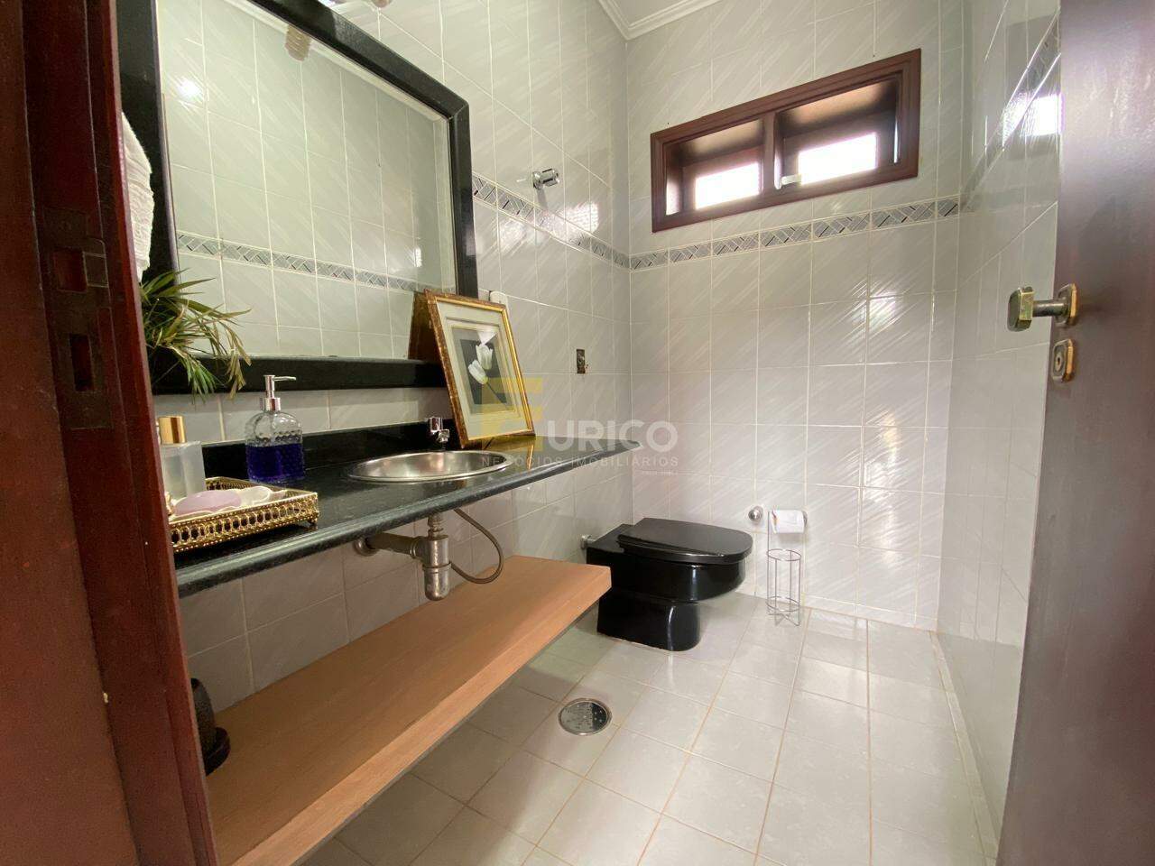Casa em condomínio para aluguel no Condomínio Vista Alegre - Sede em Vinhedo/SP: LAVABO INFERIOR