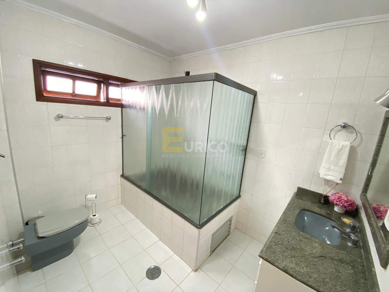 Casa em condomínio para aluguel no Condomínio Vista Alegre - Sede em Vinhedo/SP: BANHEIRO SUÍTE