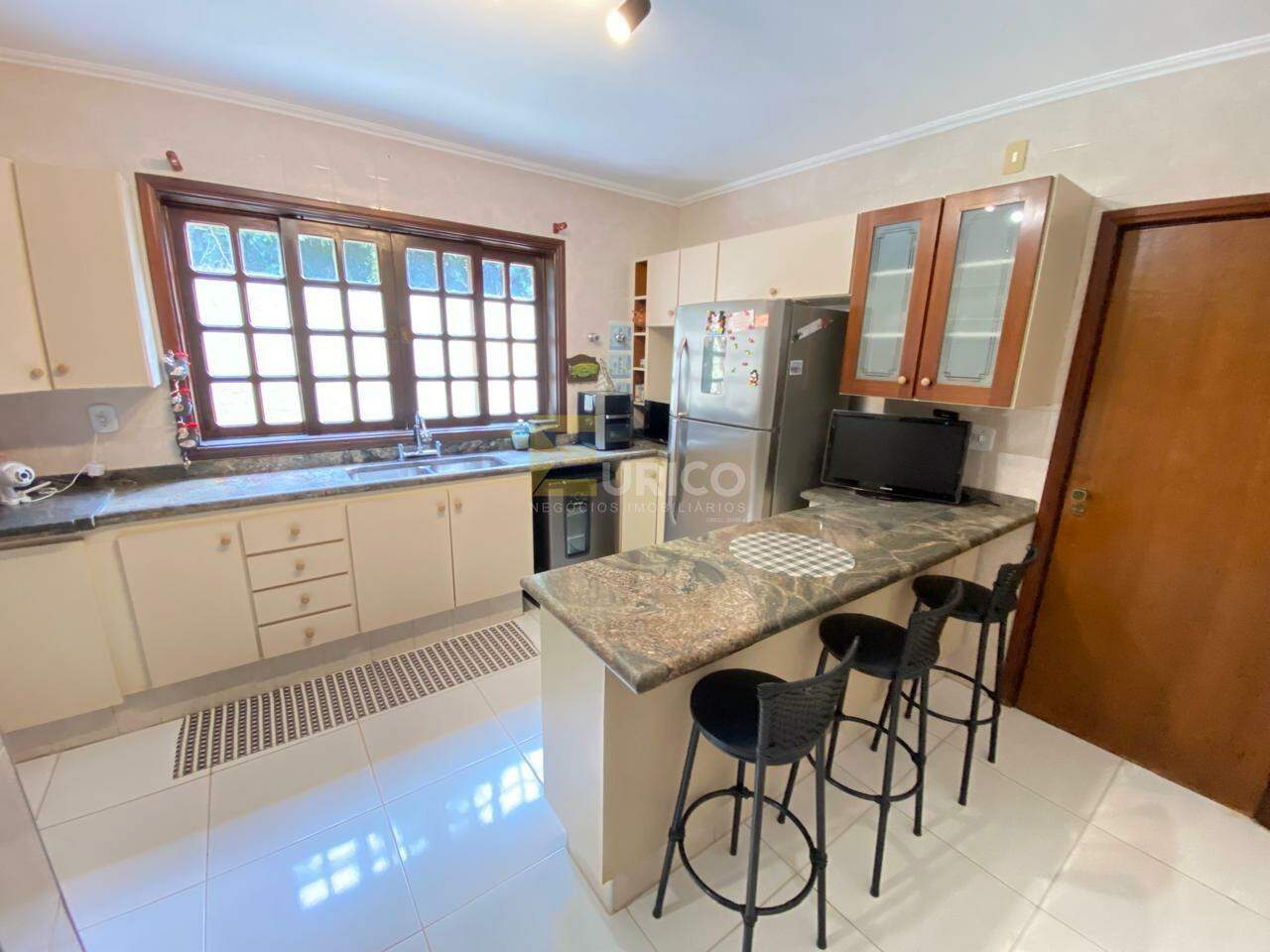 Casa em condomínio para aluguel no Condomínio Vista Alegre - Sede em Vinhedo/SP: COZINHA PISO INFERIOR
