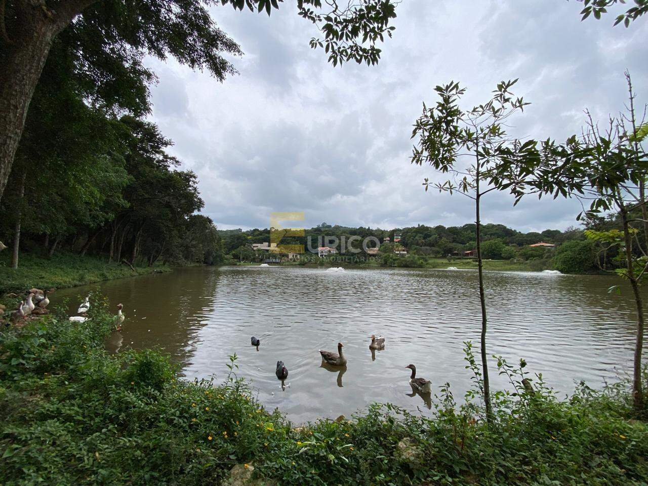 Terreno em Condomínio à venda no Condomínio Vale da Santa Fé em Vinhedo/SP: LAGO DO CONDOMÍNIO
