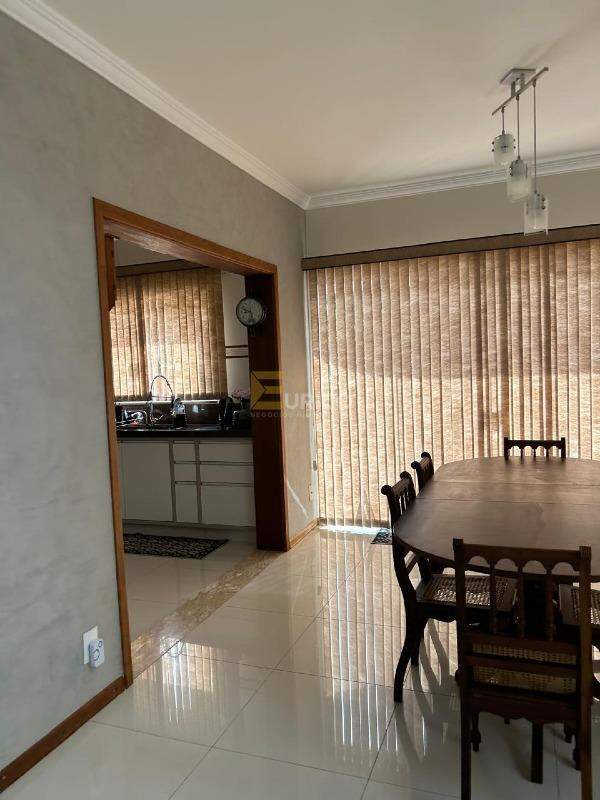 Casa em condomínio à venda no Condomínio Bosque dos Cambarás em Valinhos/SP: 