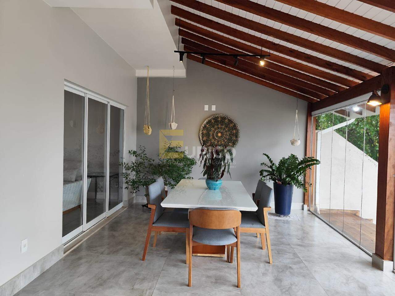 Casa em condomínio à venda no Condomínio Flor da Serra em Valinhos/SP: 