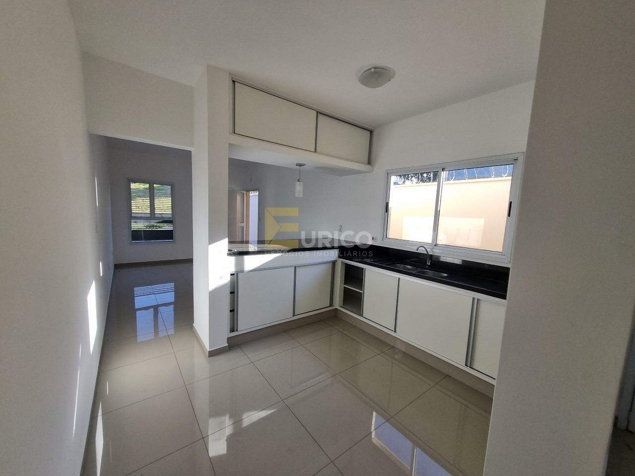 Casa à venda no Jd. Santa Rosa em Vinhedo/SP: Cozinha com armários