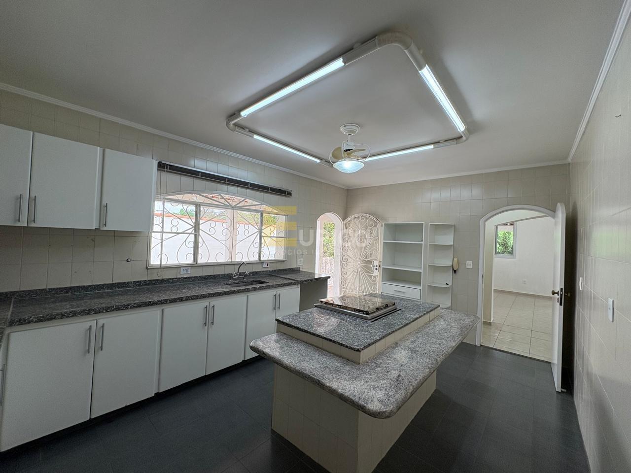 Casa em condomínio à venda no Condomínio Estância Marambaia em Vinhedo/SP: COZINHA