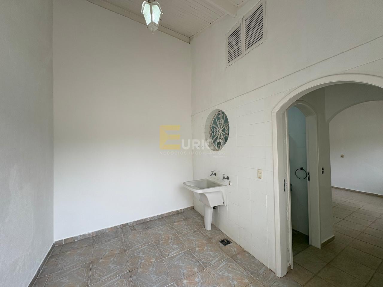 Casa em condomínio à venda no Condomínio Estância Marambaia em Vinhedo/SP: LAVANDERIA EDÍCULA