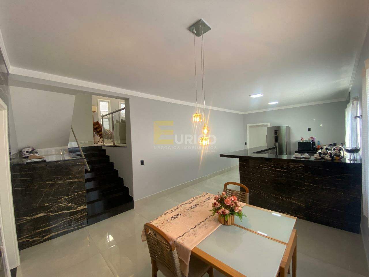 Casa em condomínio à venda no Condomínio Terras de São Francisco em Vinhedo/SP: 