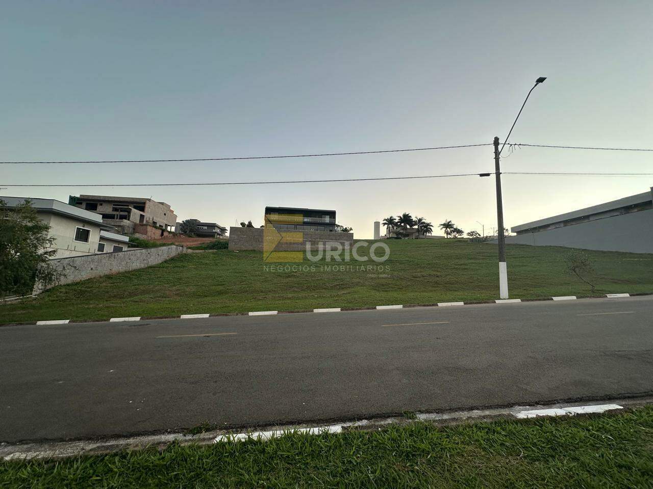 Terreno em Condomínio à venda no Condomínio Villa Lombarda em Valinhos/SP: 