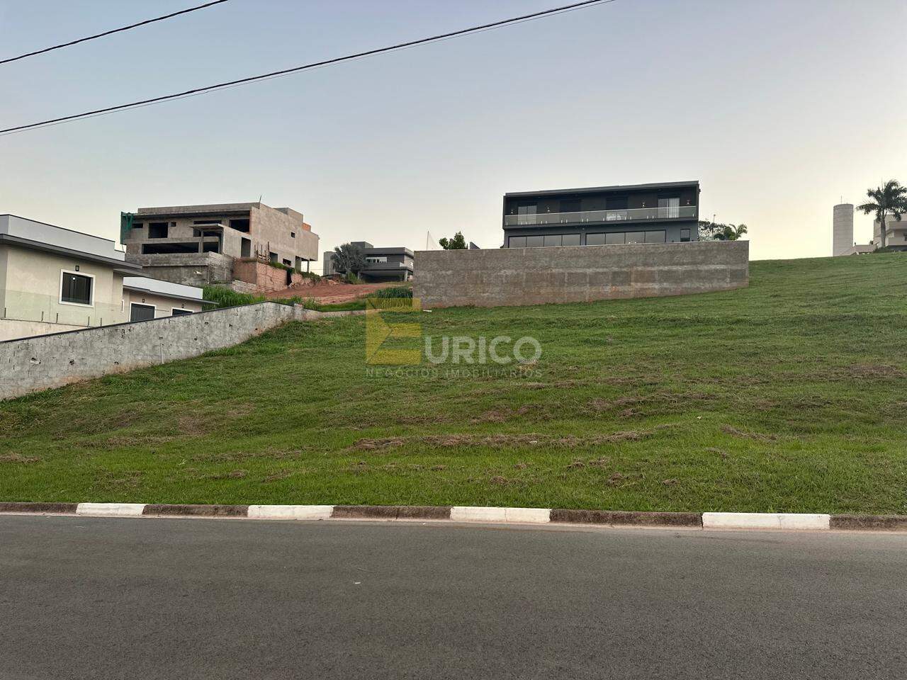 Terreno em Condomínio à venda no Condomínio Villa Lombarda em Valinhos/SP: 