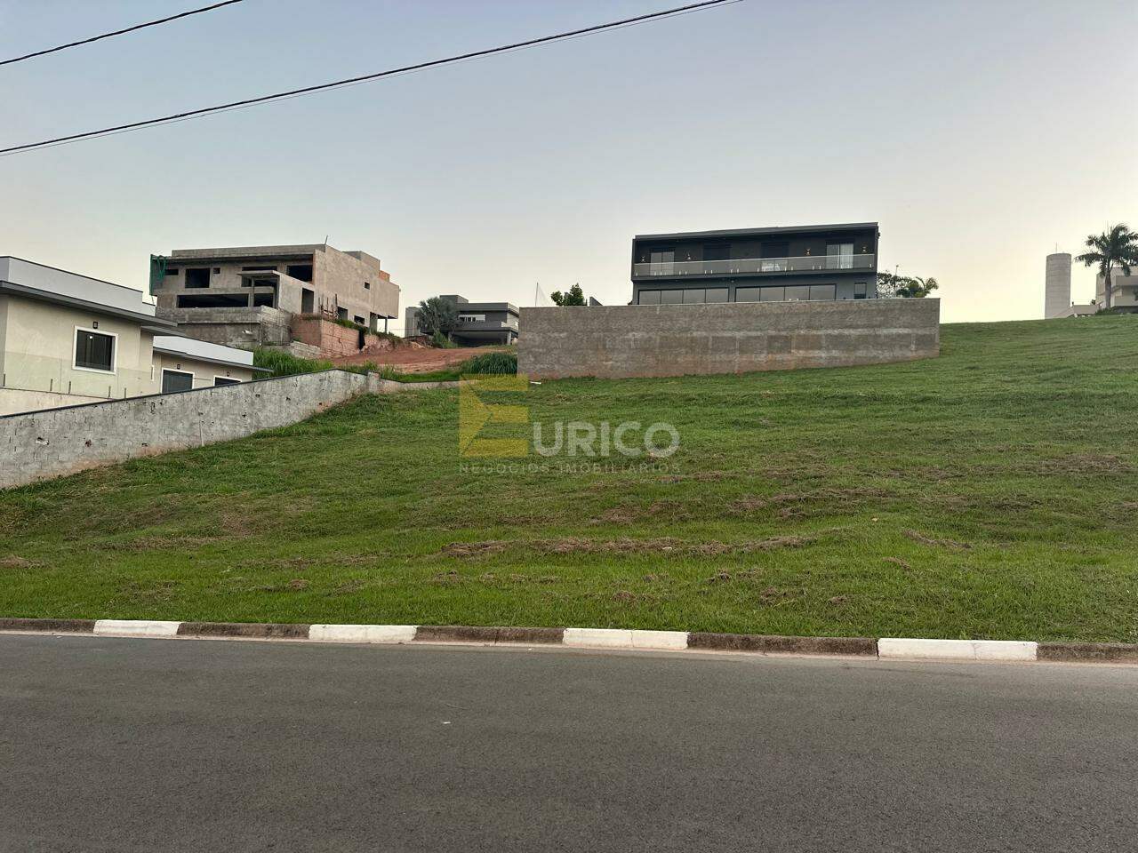 Terreno em Condomínio à venda no Condomínio Villa Lombarda em Valinhos/SP: 