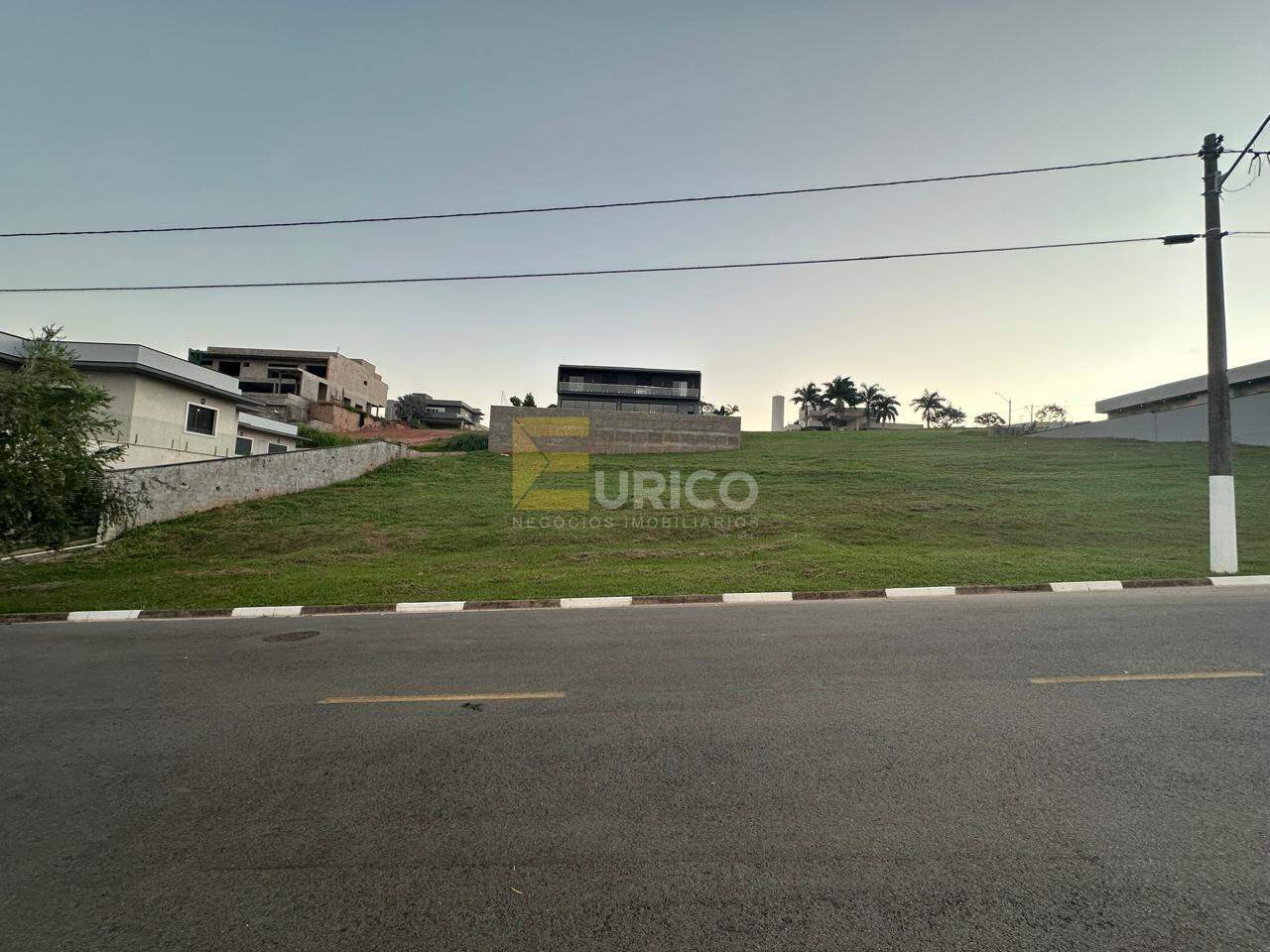 Terreno em Condomínio à venda no Condomínio Villa Lombarda em Valinhos/SP: 