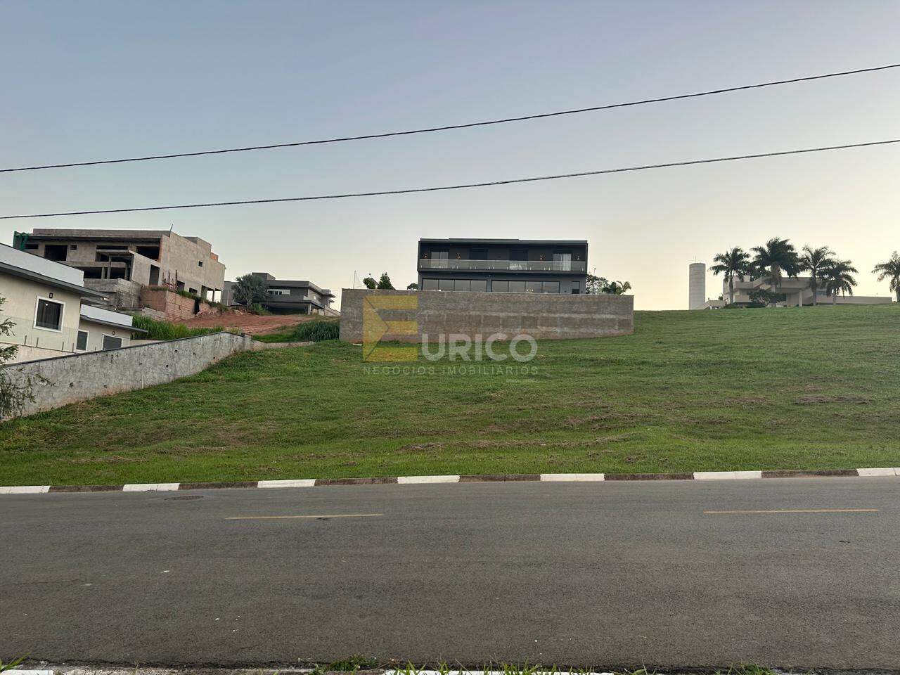 Terreno em Condomínio à venda no Condomínio Villa Lombarda em Valinhos/SP: 