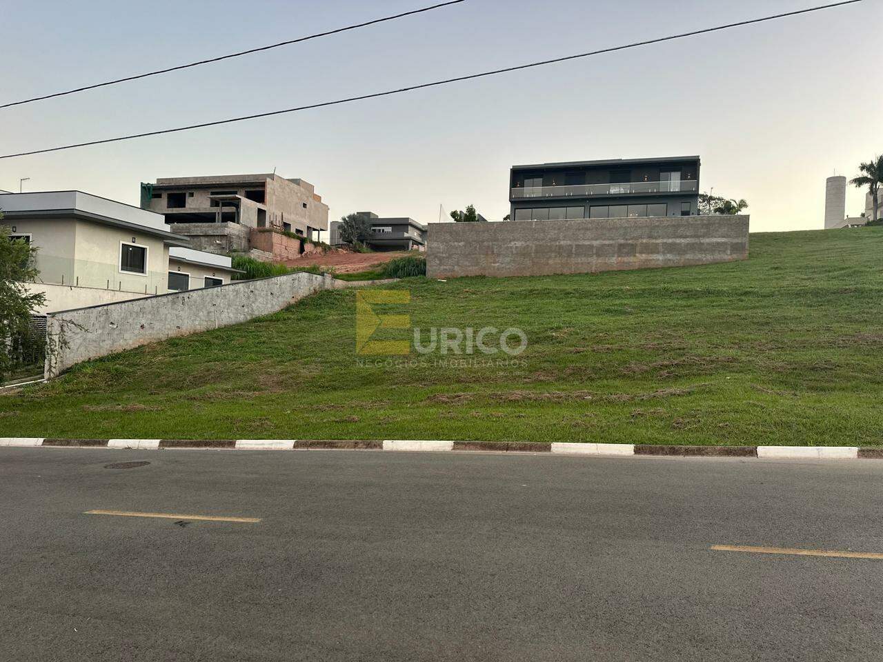 Terreno em Condomínio à venda no Condomínio Villa Lombarda em Valinhos/SP: 