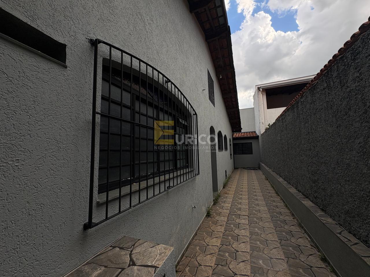 Casa à venda no Residencial Aquários em Vinhedo/SP: corredor lateral