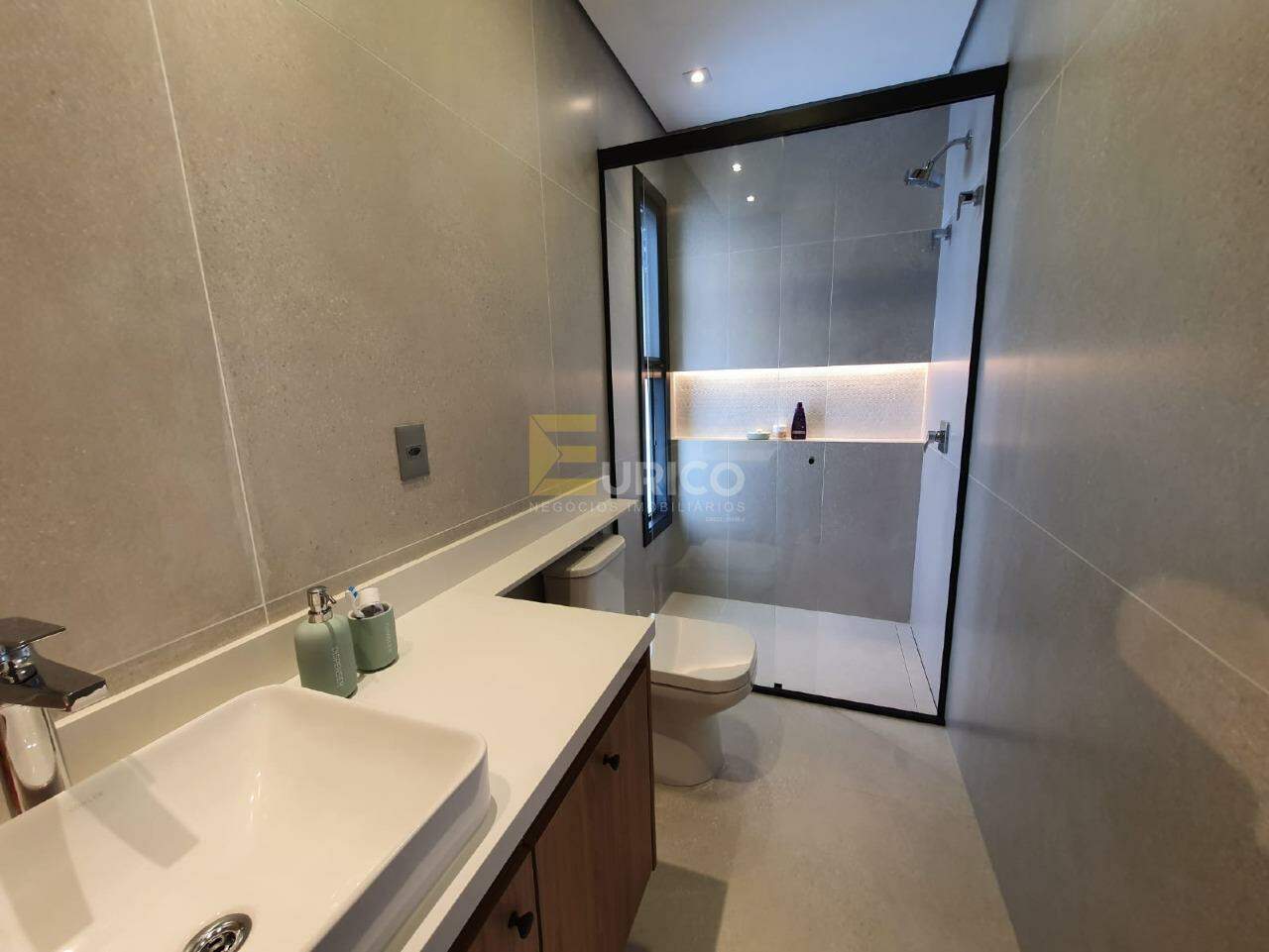 Casa em condomínio à venda no Condomínio Villagio Paradiso em Itatiba/SP: Banheiro Suíte 2