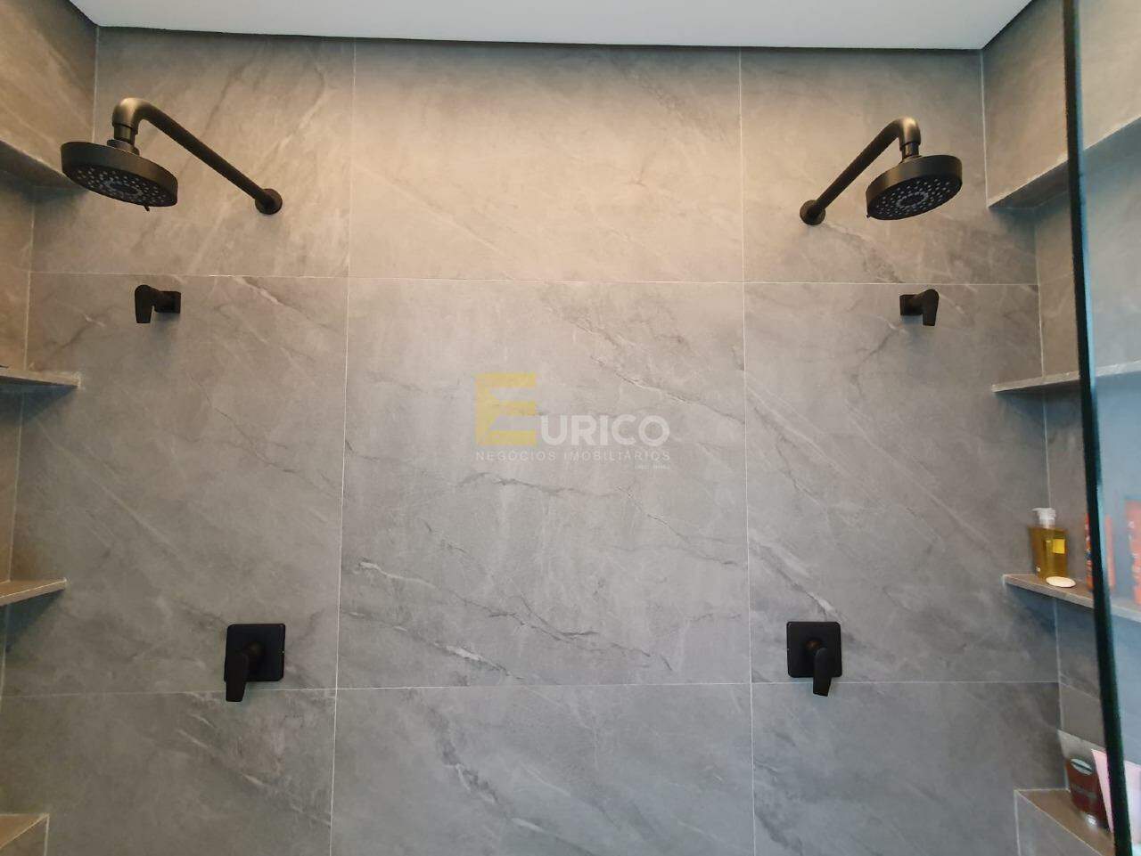 Casa em condomínio à venda no Condomínio Villagio Paradiso em Itatiba/SP: Duchas Suíte Principal