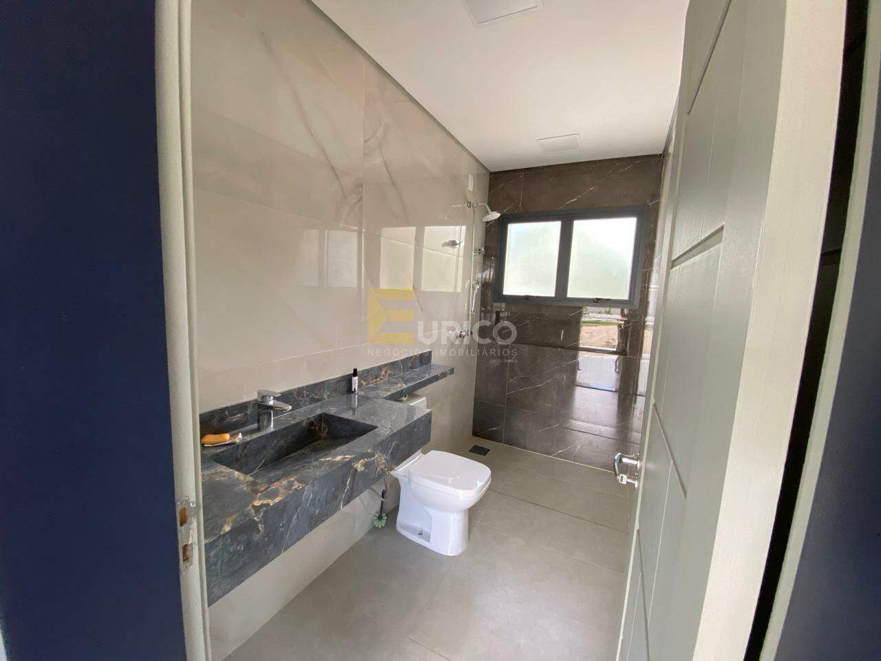 Casa em condomínio para aluguel no Condomínio São Joaquim em Vinhedo/SP: BANHEIRO APOIO PISCINA