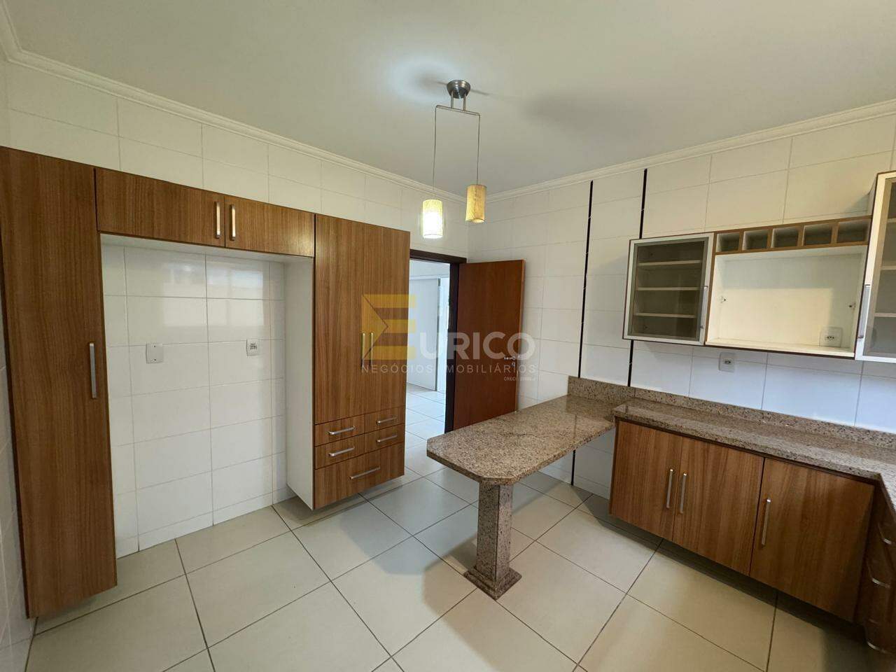 Casa em condomínio para aluguel no Condomínio Portal do Jequitibá em Valinhos/SP: 