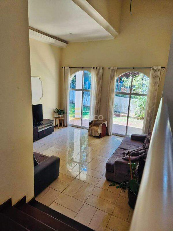 Casa em condomínio à venda no Condomínio Residencial Portal do Quiririm em Valinhos/SP: 