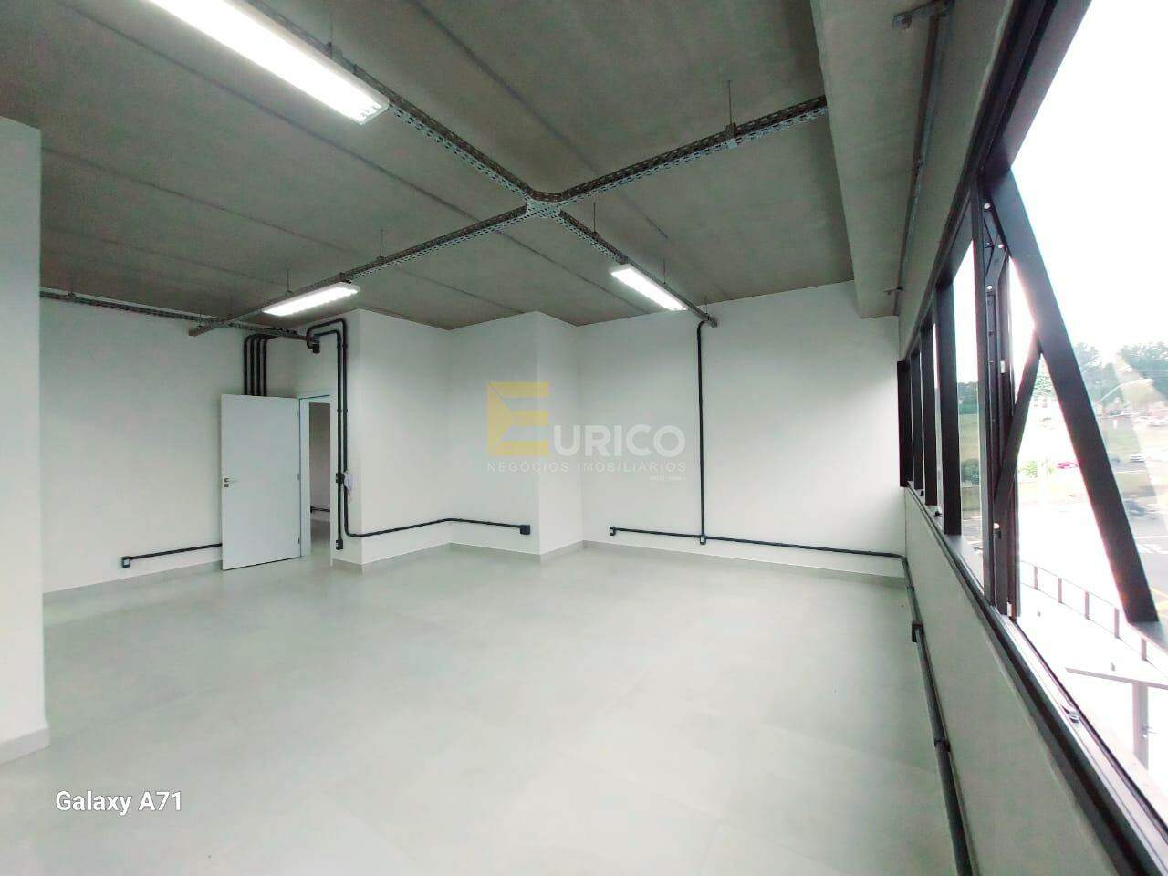 Sala à venda no Portal de Vinhedo em Vinhedo/SP: 