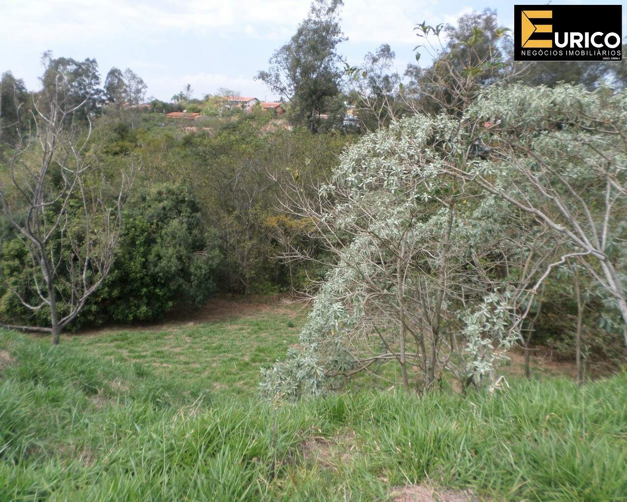 Terreno em Condomínio à venda no Condomínio Villa D´oro em Vinhedo/SP: Foto 01