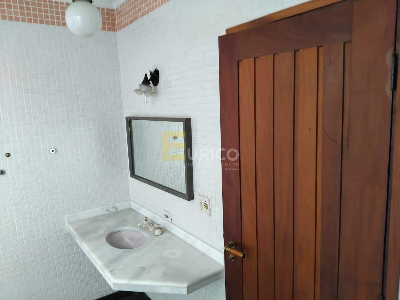 Casa à venda no VILA EMBARÉ em Valinhos/SP: 