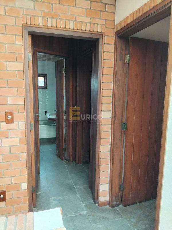 Casa à venda no VILA EMBARÉ em Valinhos/SP: 
