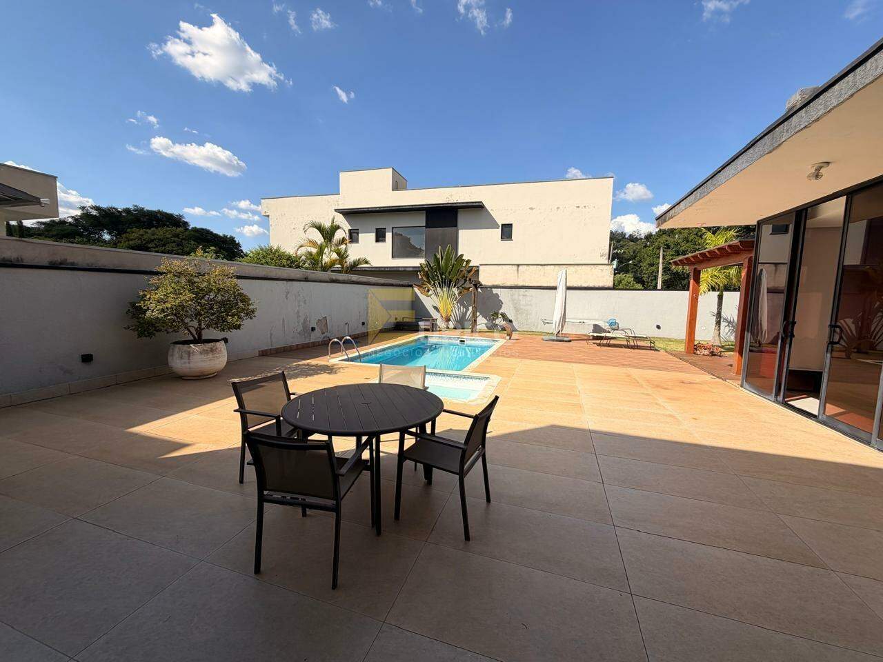 Casa em condomínio à venda no Condomínio Reserva dos Vinhedos em Louveira/SP: 