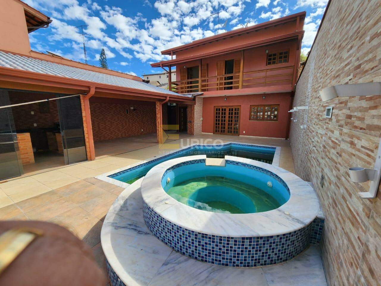 Casa à venda no Centro em Vinhedo/SP: 