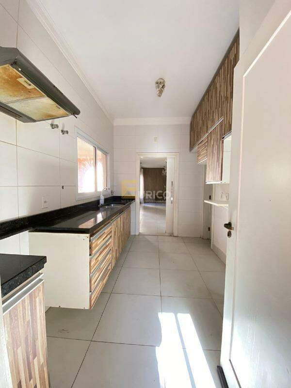 Casa em condomínio à venda no Condomínio Recanto dos Paturis em Vinhedo/SP: COZINHA