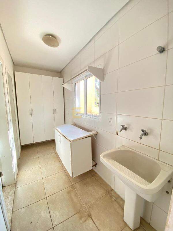 Casa em condomínio à venda no Condomínio Recanto dos Paturis em Vinhedo/SP: LAVANDERIA