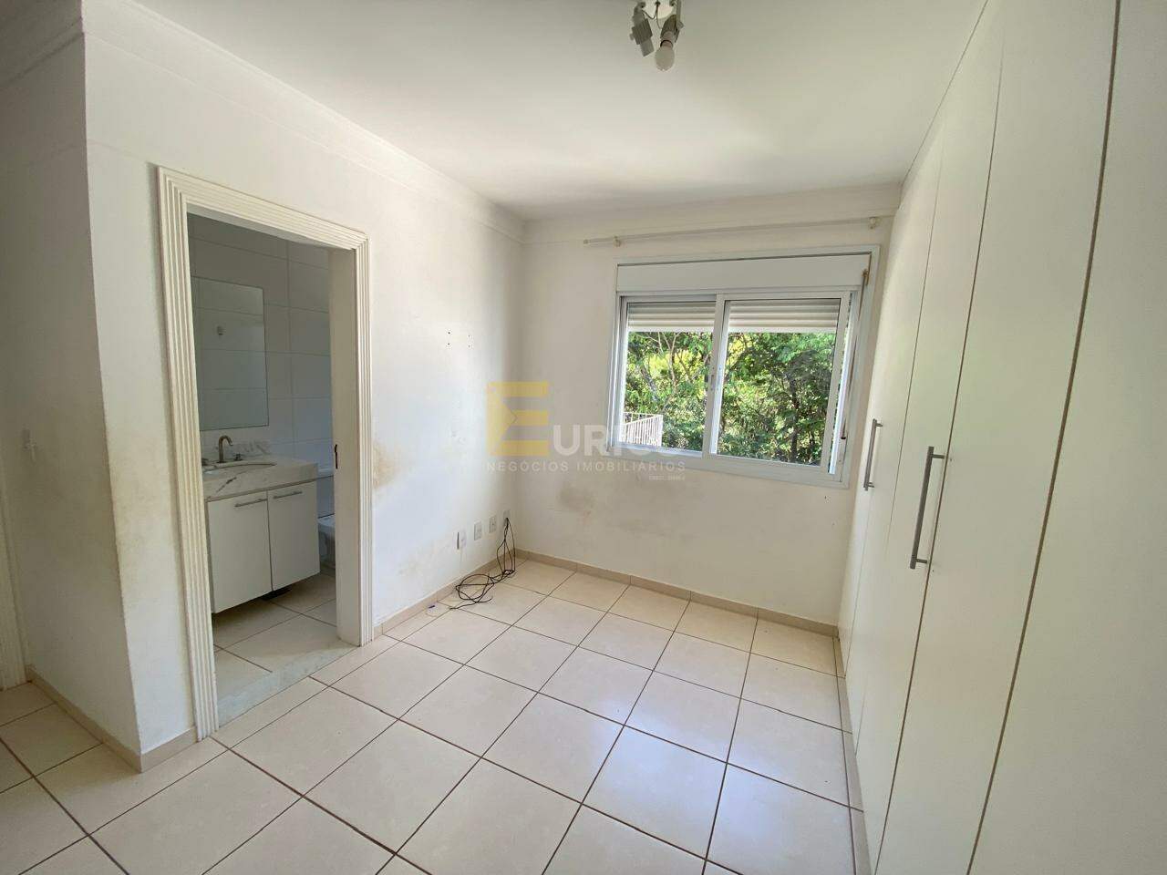 Casa em condomínio à venda no Condomínio Recanto dos Paturis em Vinhedo/SP: 1ª SUITE 