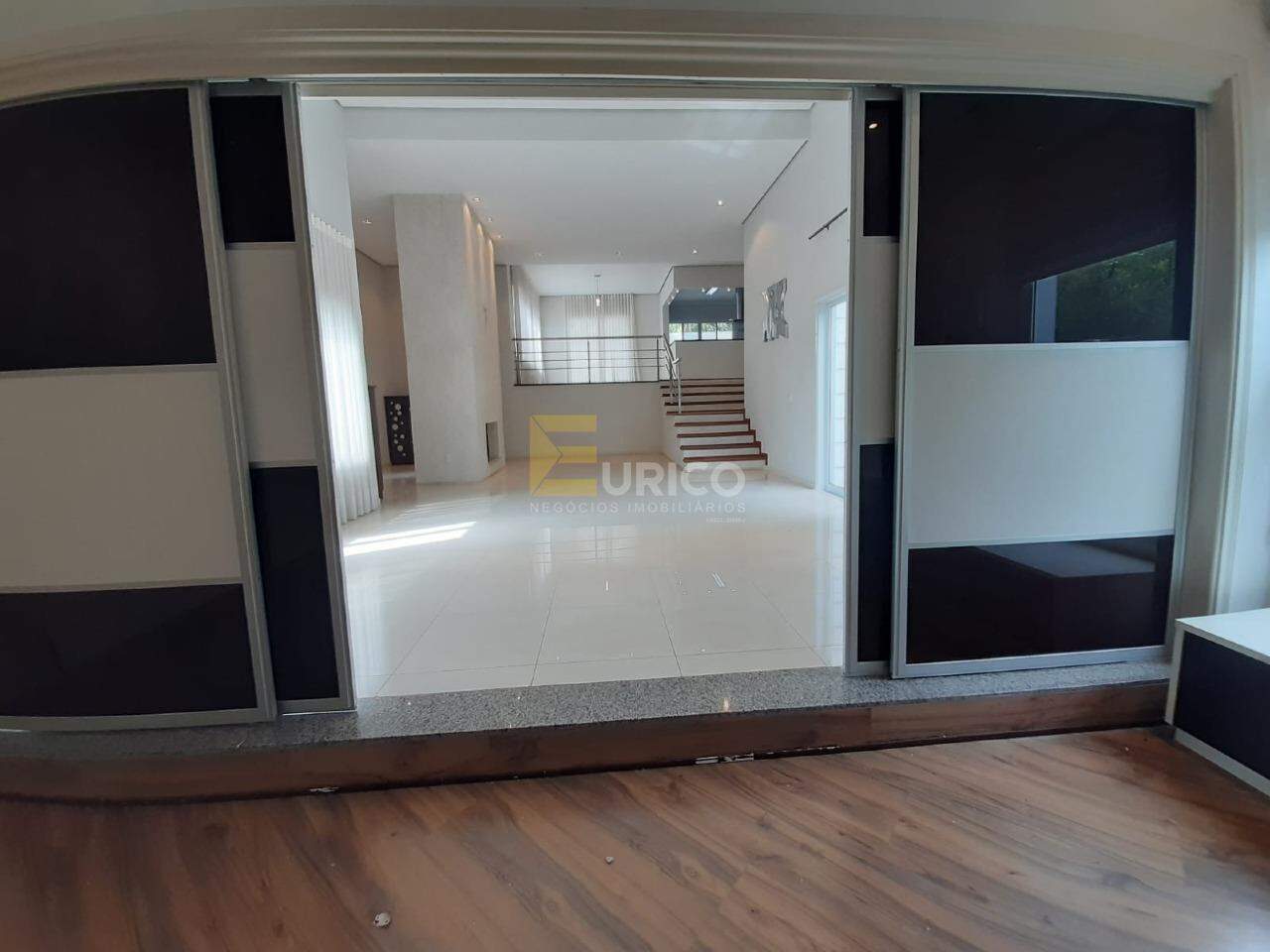 Casa em condomínio à venda no Condomínio Portal do Lago em Valinhos/SP: 