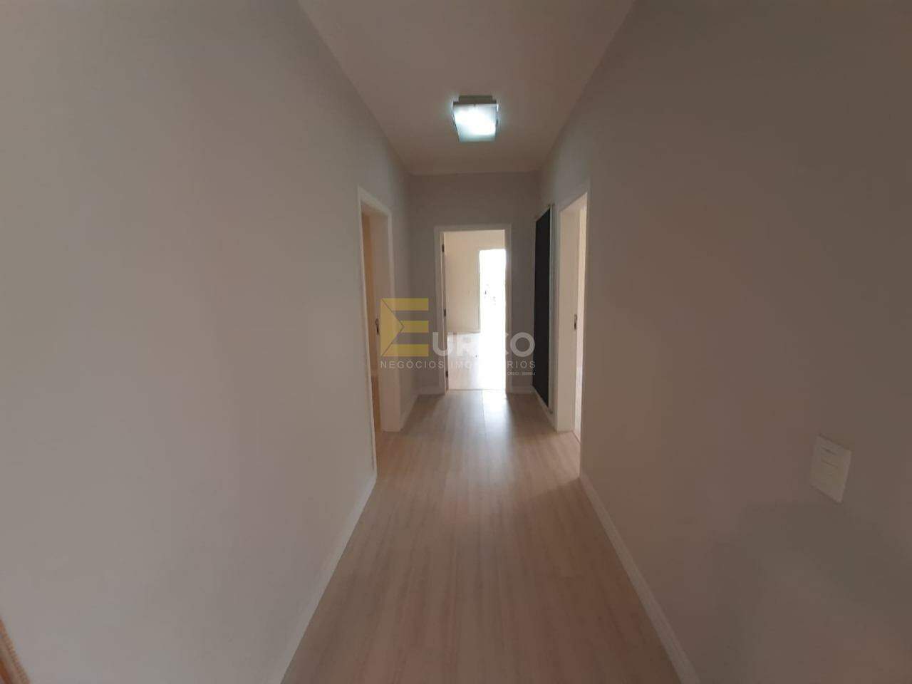 Casa em condomínio à venda no Condomínio Portal do Lago em Valinhos/SP: 