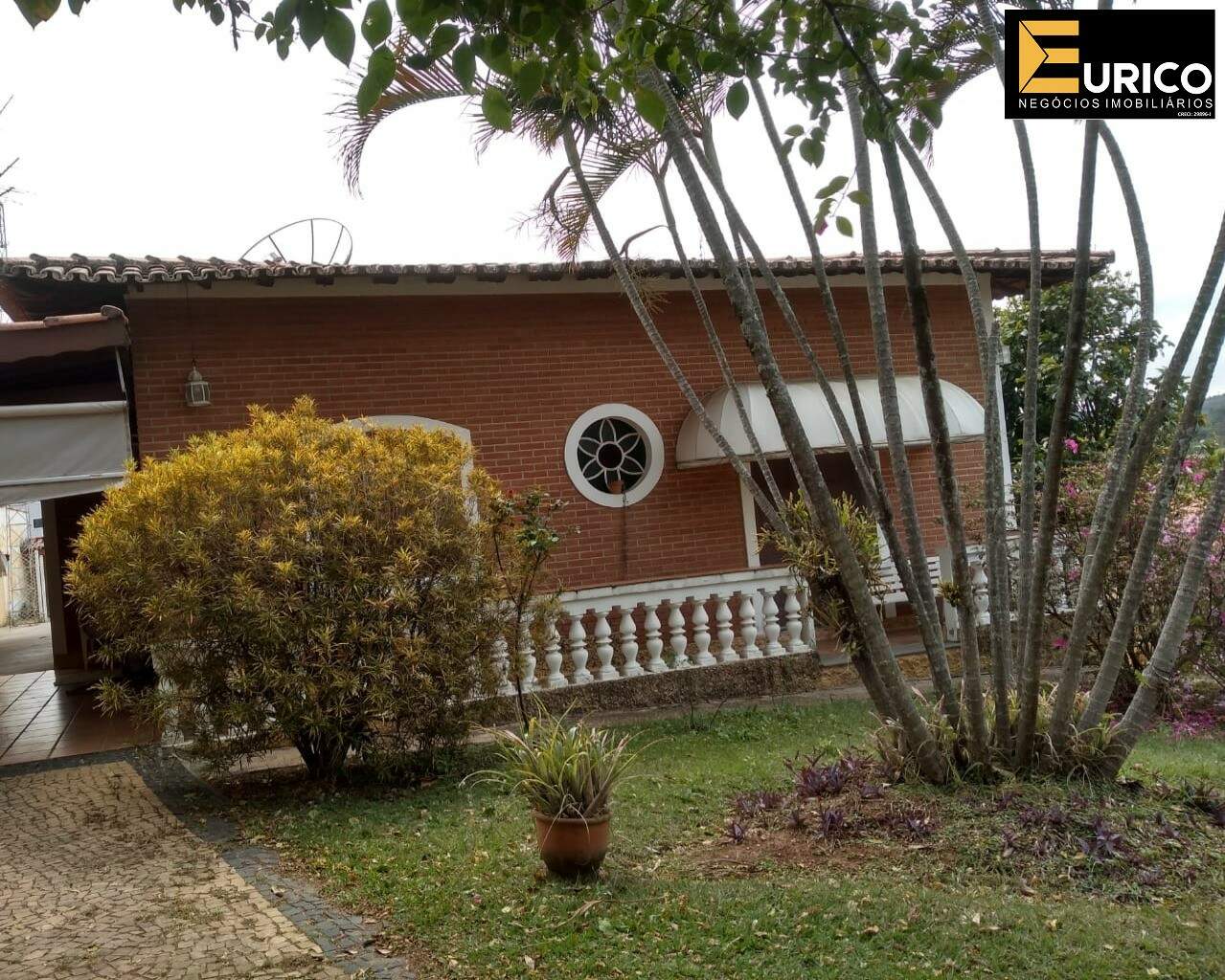 Casa à venda no Centro em Vinhedo/SP: Frente